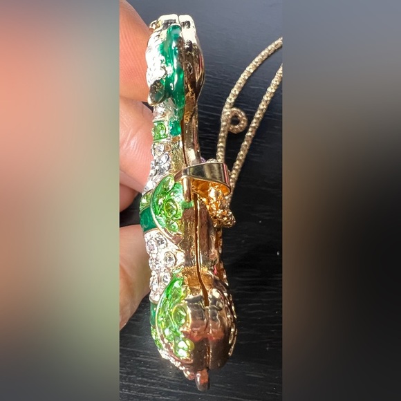 🐪 NWT! Green Rhinestone Camel Necklace - Picture 6 of 8